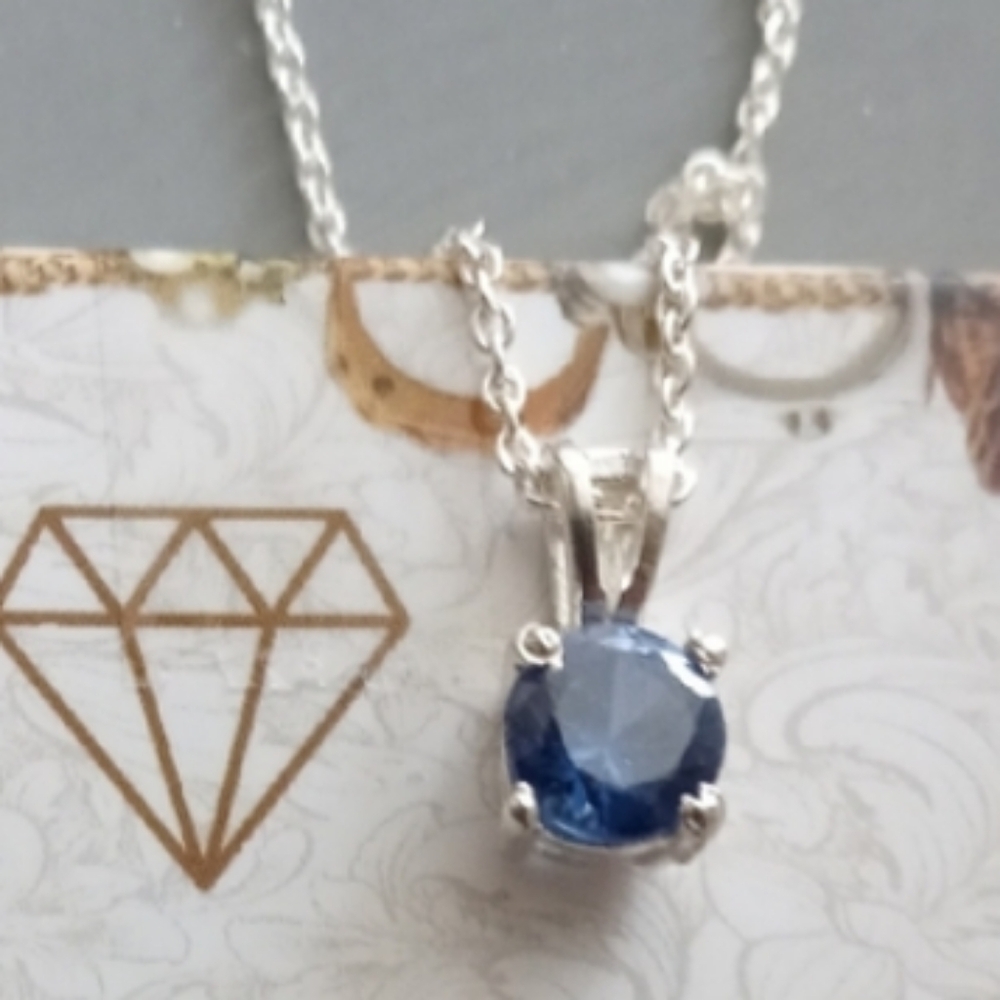 Elegant Silver Necklace with Blue Gemstone